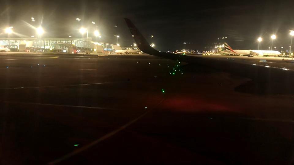 被困伊朗的90后小伙已回到广州，此前全公司为他抢飞机票，当事人：吃碗肠粉压压惊