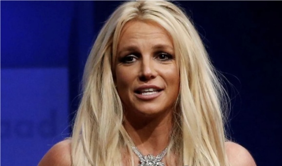 外媒：美国流行歌手“小甜甜”布兰妮因涉嫌酒驾被捕，将于5月出庭受审