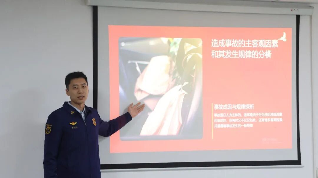 一民房突发火情，休假消防员逆行冲锋！