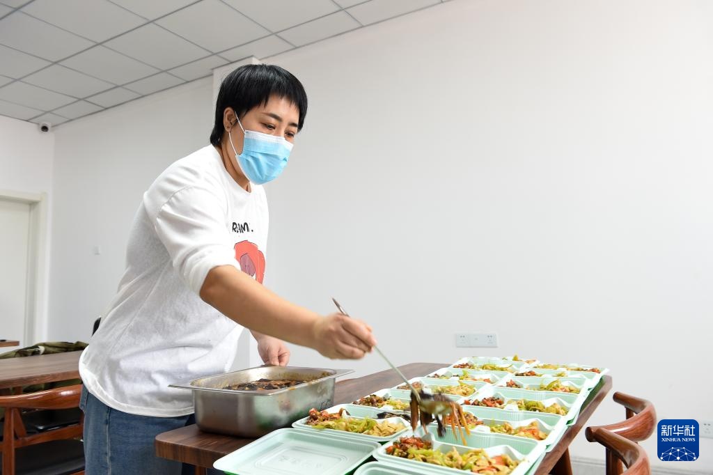 敬老餐厅里的幸福“食”光