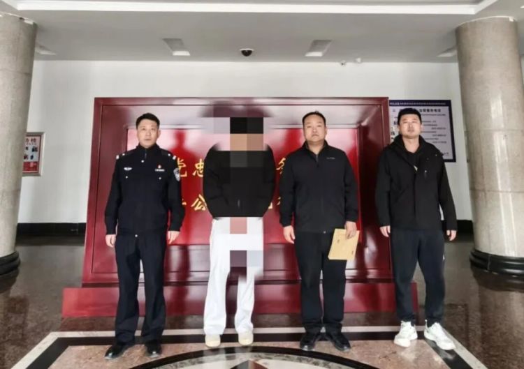 男子将套圈摊当成“免费自选超市” 多次盗窃工艺品，警方成功将其抓获