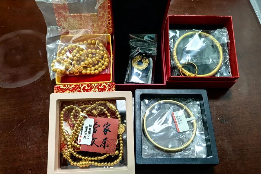 上海阿姨报案！结果没想到，儿子的同居女友被警方带走了，已刑拘