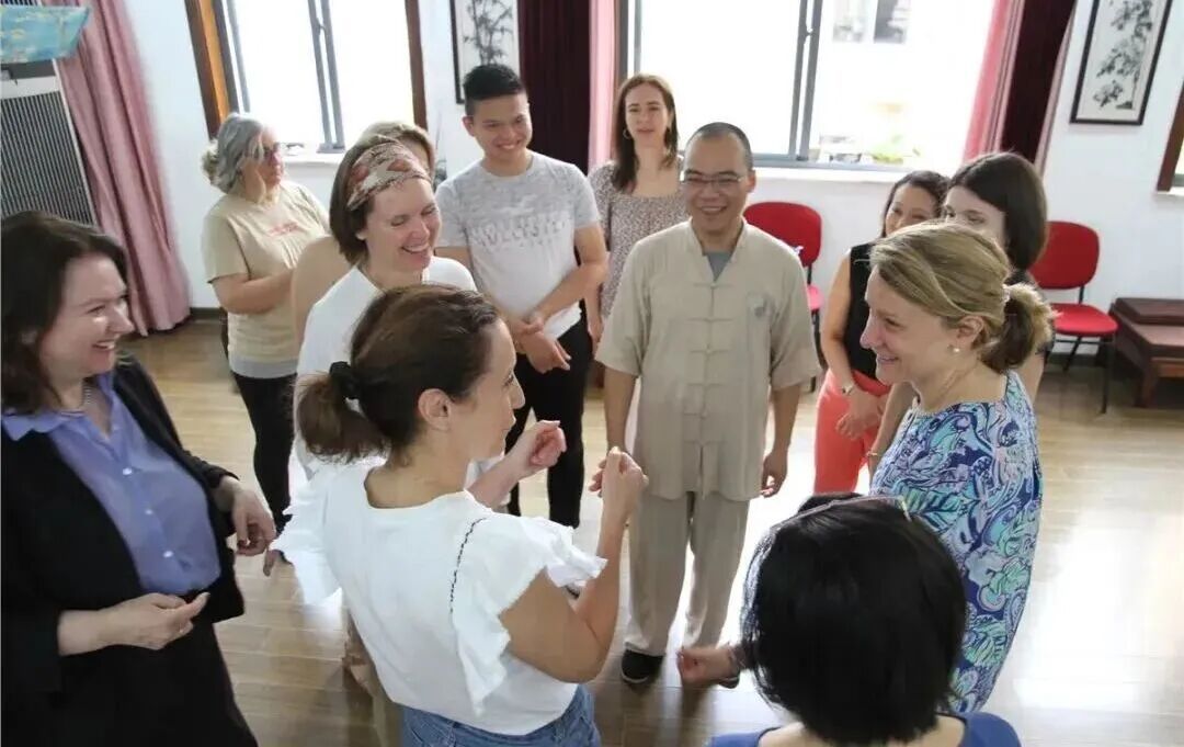 宛平南路600号隔壁！一则招聘火了，名字惊呆上海人：单位看着不正经，居然给编制