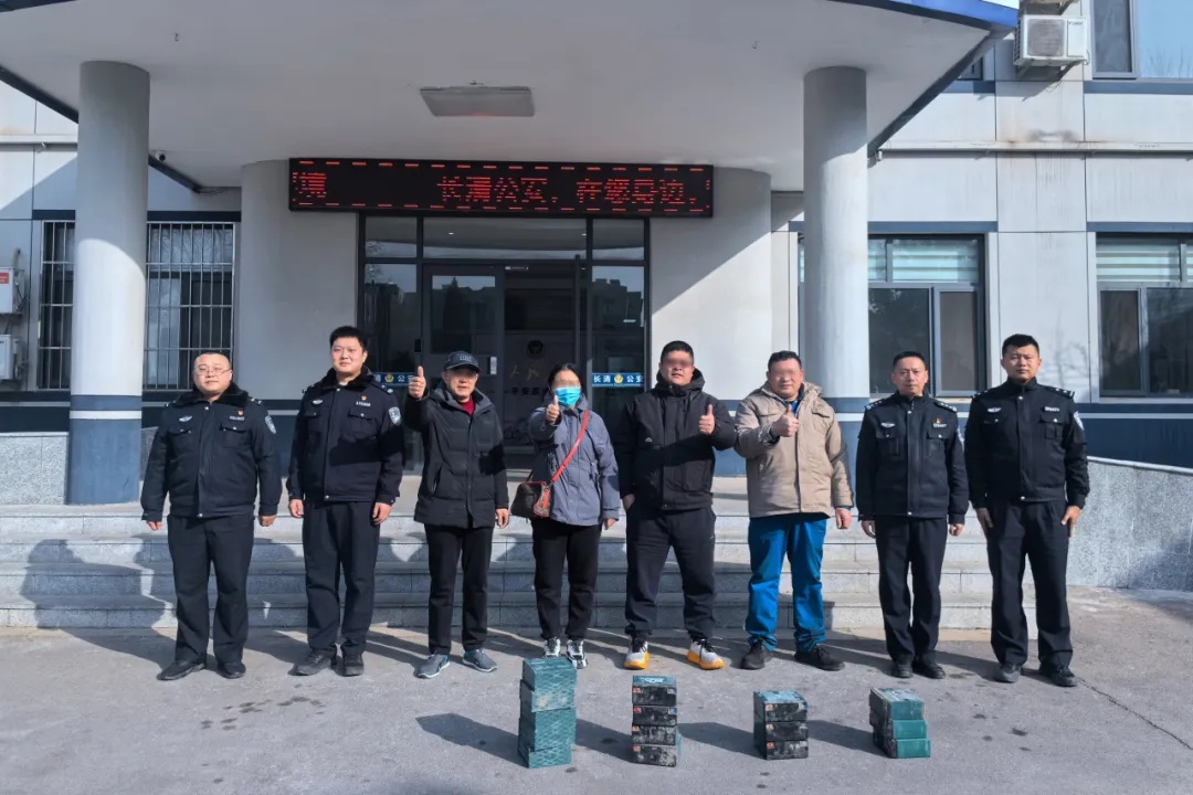 3人开着奔驰，在济南一小区疯狂盗窃86块电瓶被拘留，警方通报详情