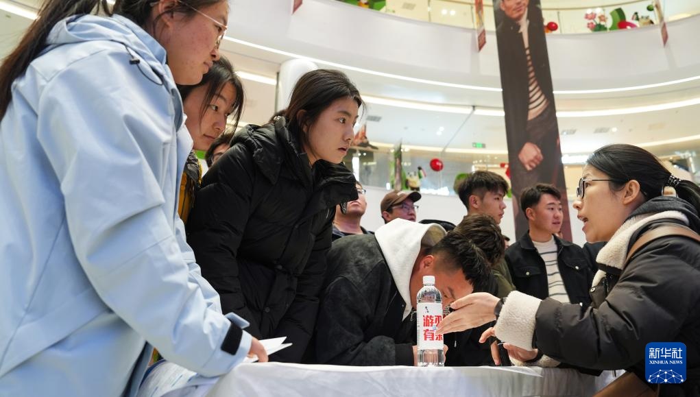 宁夏银川：专场招聘助力妇女就业