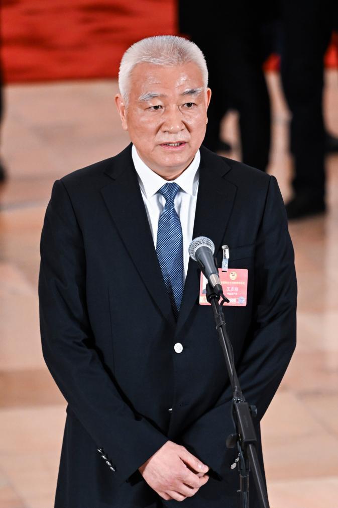 全国政协十四届四次会议第二场“委员通道”集体采访活动举行