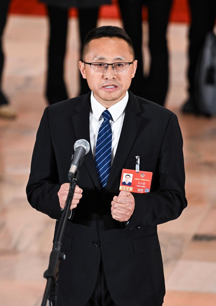 全国政协十四届四次会议第二场“委员通道”集体采访活动举行