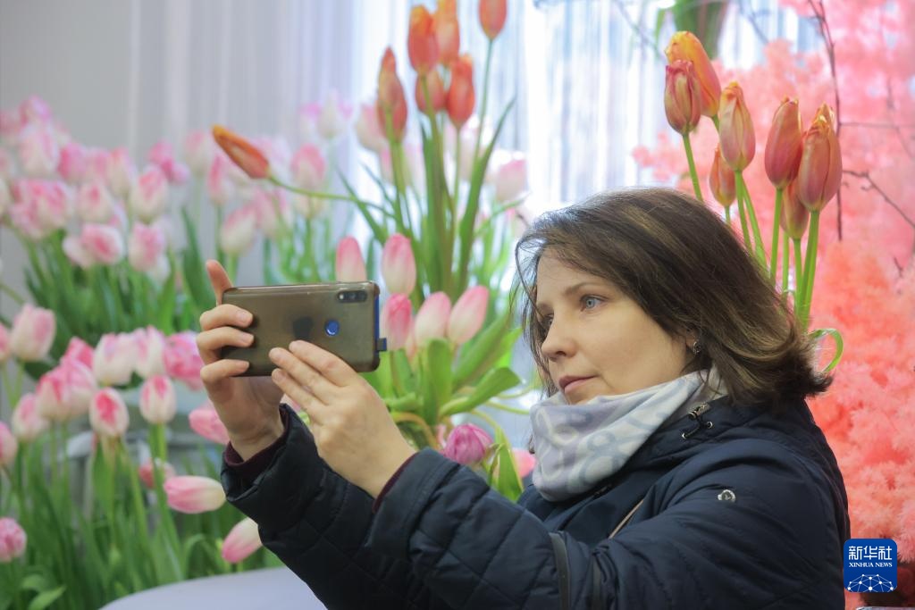 圣彼得堡举办鲜花展迎接妇女节