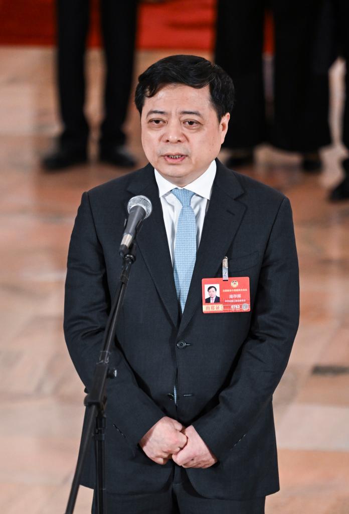 全国政协十四届四次会议第二场“委员通道”集体采访活动举行