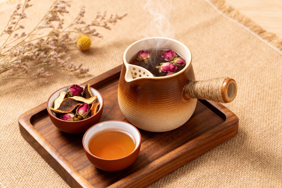 气大伤身不是空话！睡前2个动作，养护甲状腺远离结节→