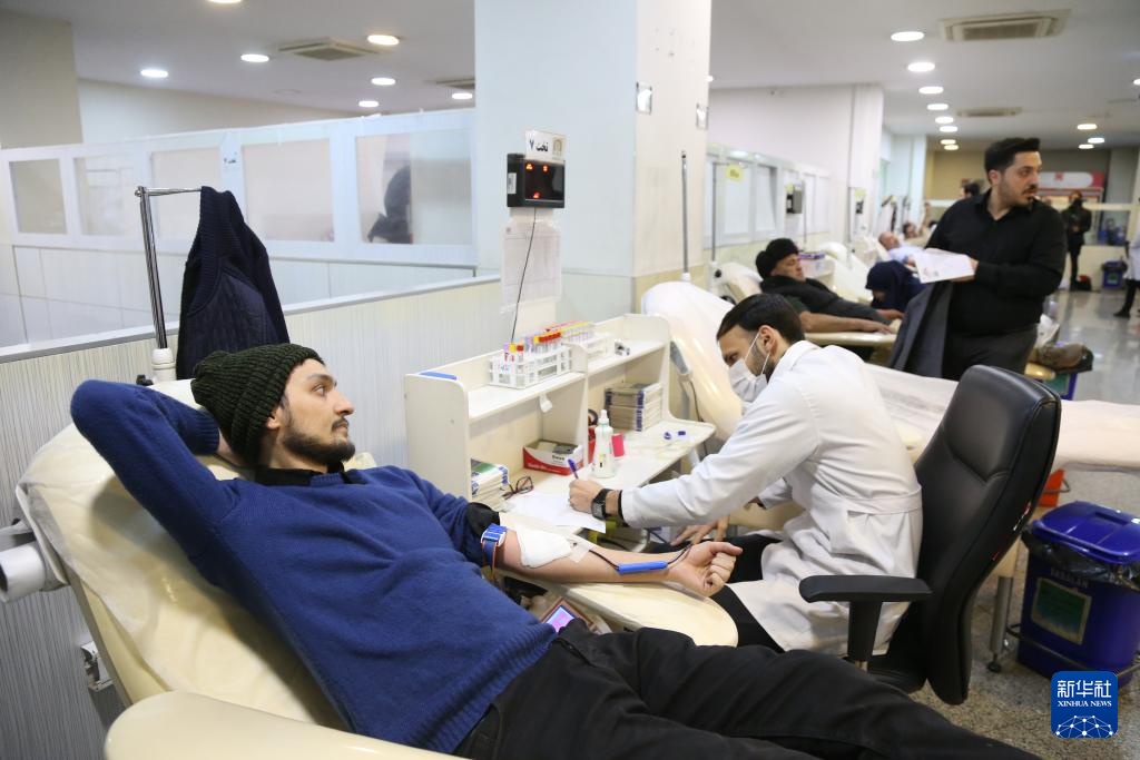 伊朗民众在首都德黑兰献血 伊朗民众在首都德黑兰献血