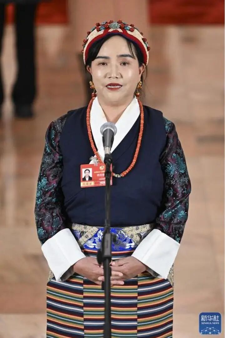 她们，亮相“委员通道”