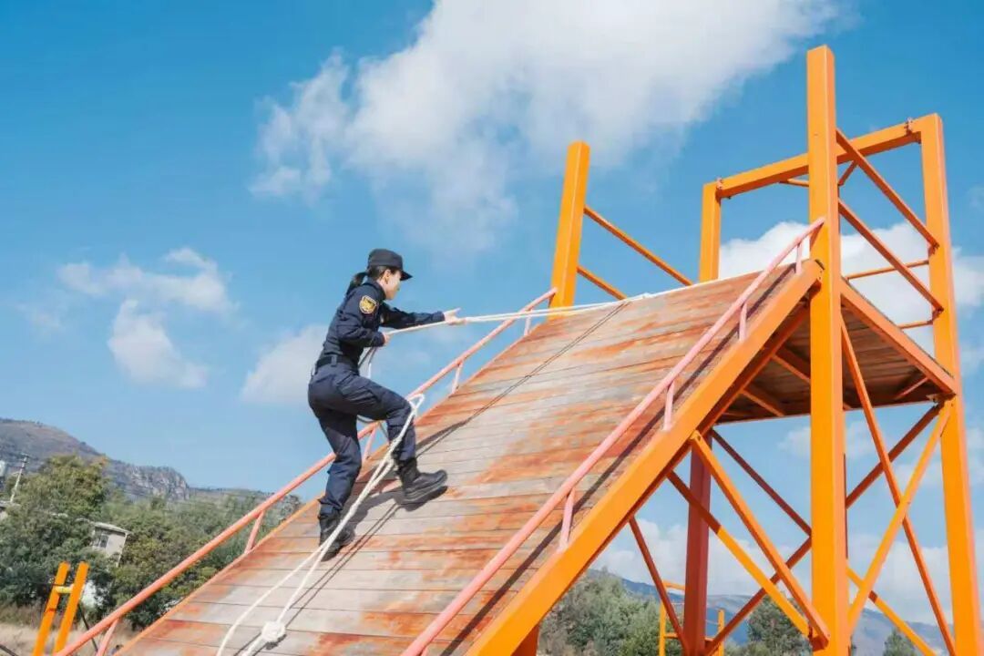 从世界拳王变身女特警！程靖，真飒！