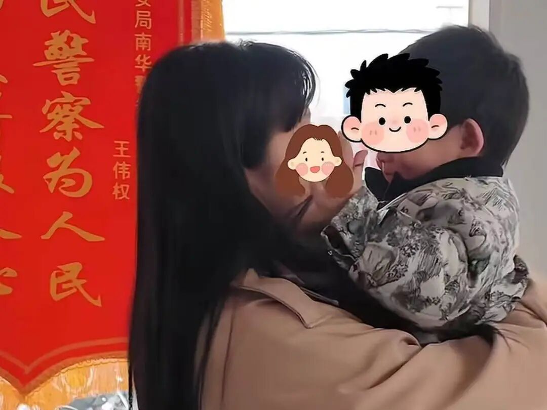 2岁男童街头走失,幸亏遇到“临时奶爸”…… 2岁男童街头走失,幸亏遇到“临时奶爸”……