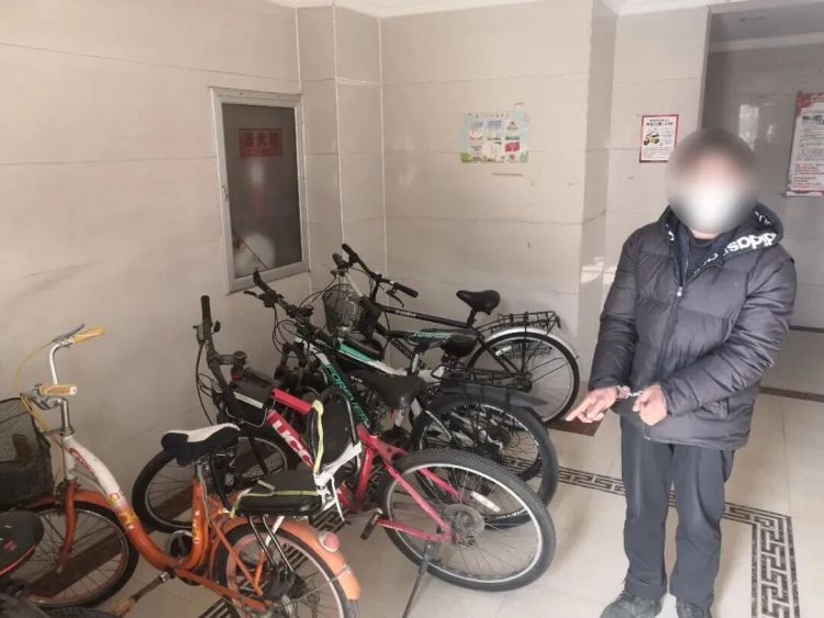 连续作案不停手，民警一抓一个准！