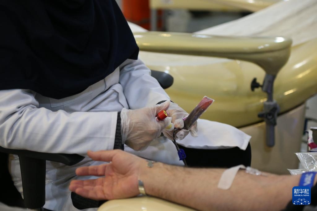 伊朗民众在首都德黑兰献血 伊朗民众在首都德黑兰献血