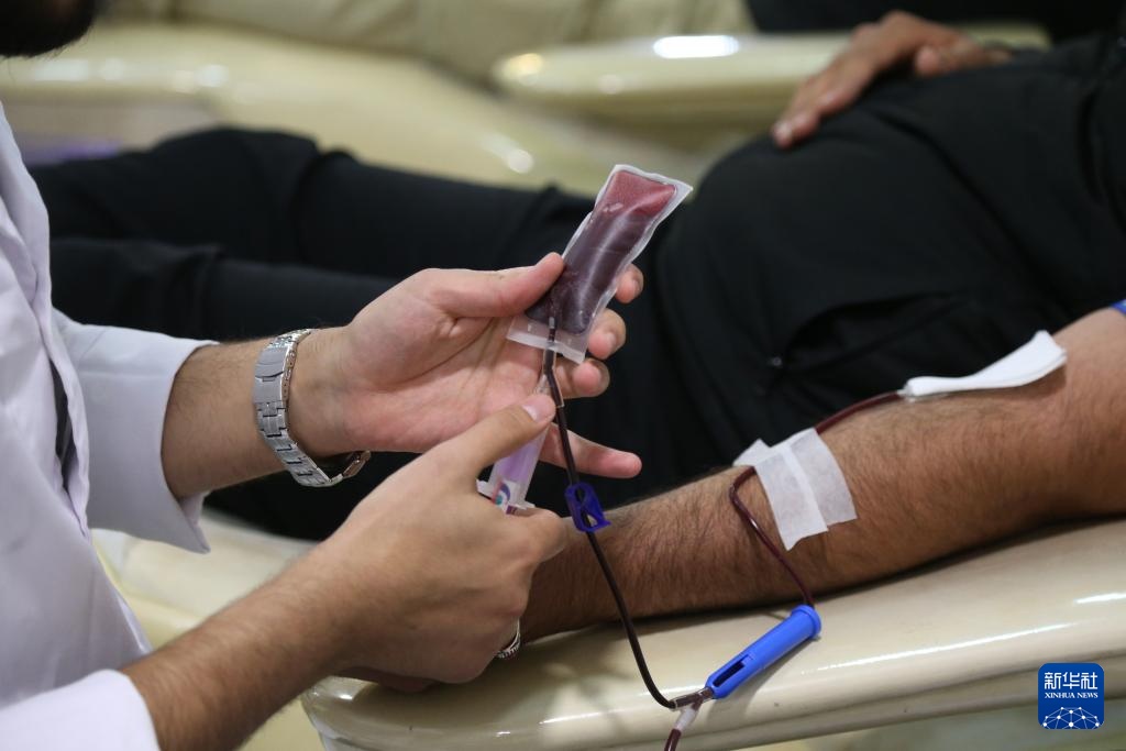 伊朗民众在首都德黑兰献血 伊朗民众在首都德黑兰献血