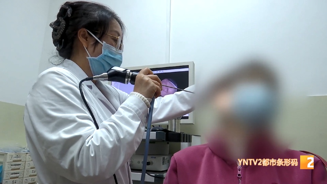 不停蠕动!嗡嗡作响!昆明一男子赏花时,蜜蜂钻进左耳…… 不停蠕动!嗡嗡作响!昆明一男子赏花时,蜜蜂钻进左耳……