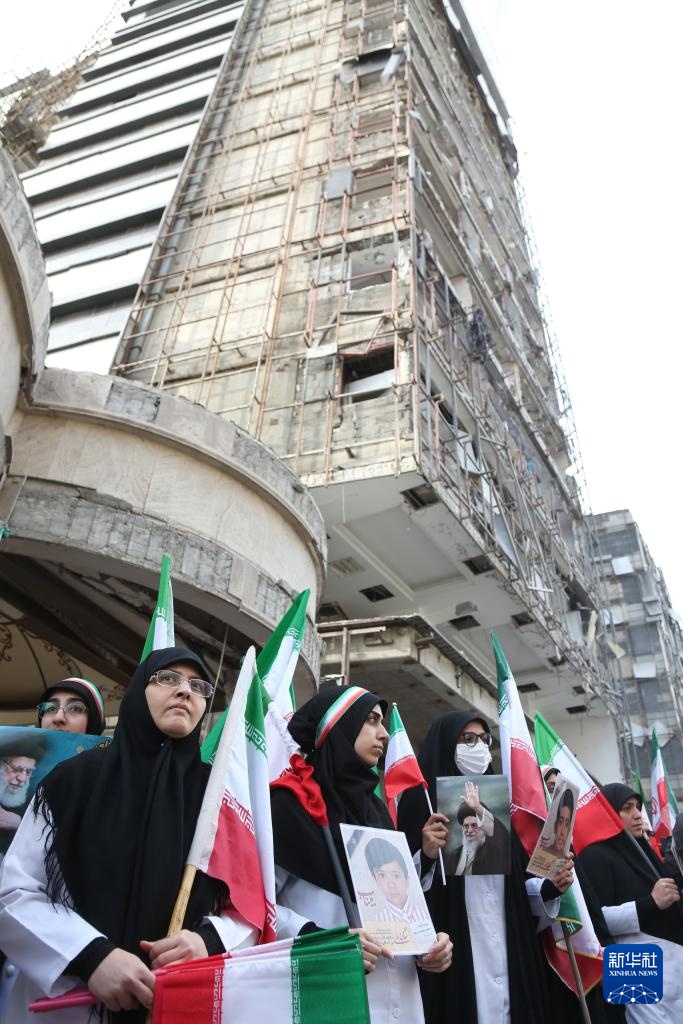 伊朗医疗界人士集会抗议美以袭击 伊朗医疗界人士集会抗议美以袭击