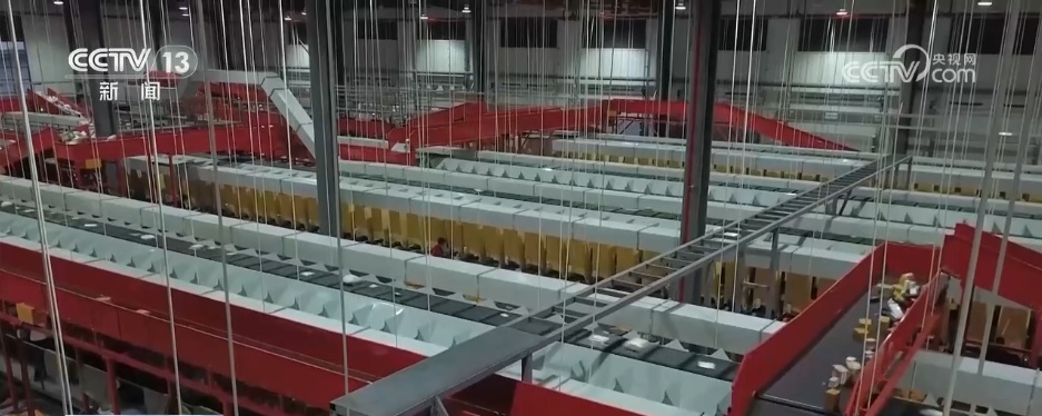 1.5%、7亿件！“小包裹”见证“年经济”红红火火 点亮消费活力新图景