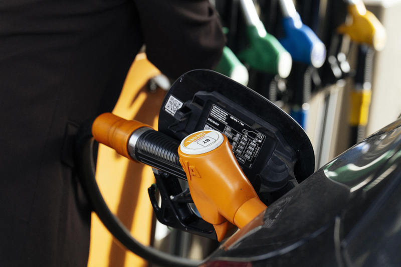 国际油价突破每桶100美元 为2022年以来首次 国际油价突破每桶100美元 为2022年以来首次