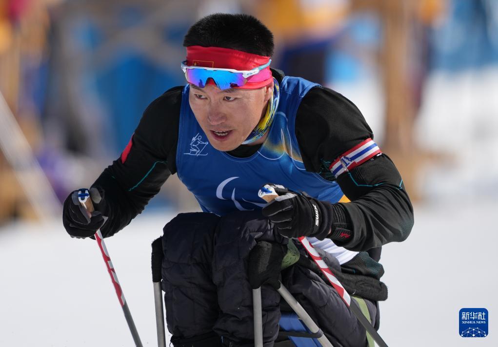 冬残奥会——中国队包揽冬季两项男子中距离（坐姿）冠亚军