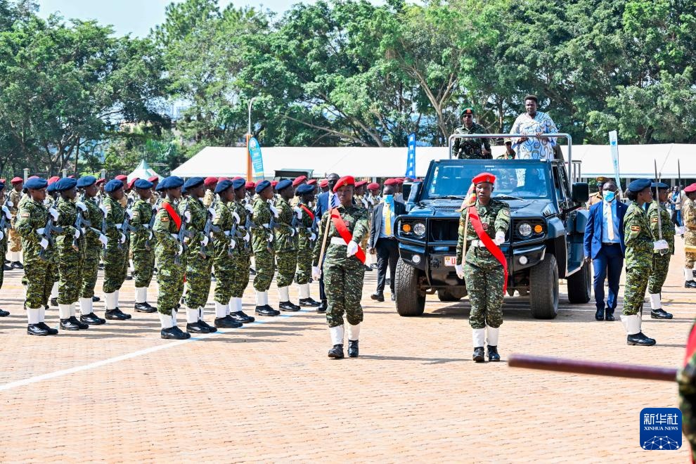 乌干达：全女性阅兵式庆祝“三八”节