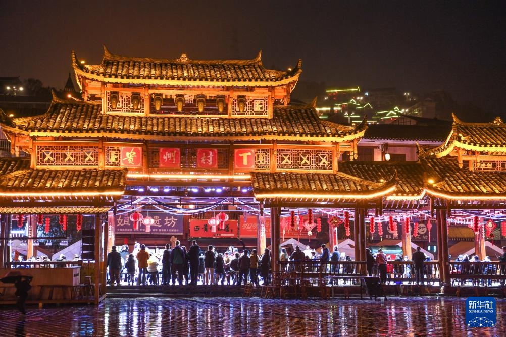 贵州凯里：“村T”舞台秀民族服饰之美