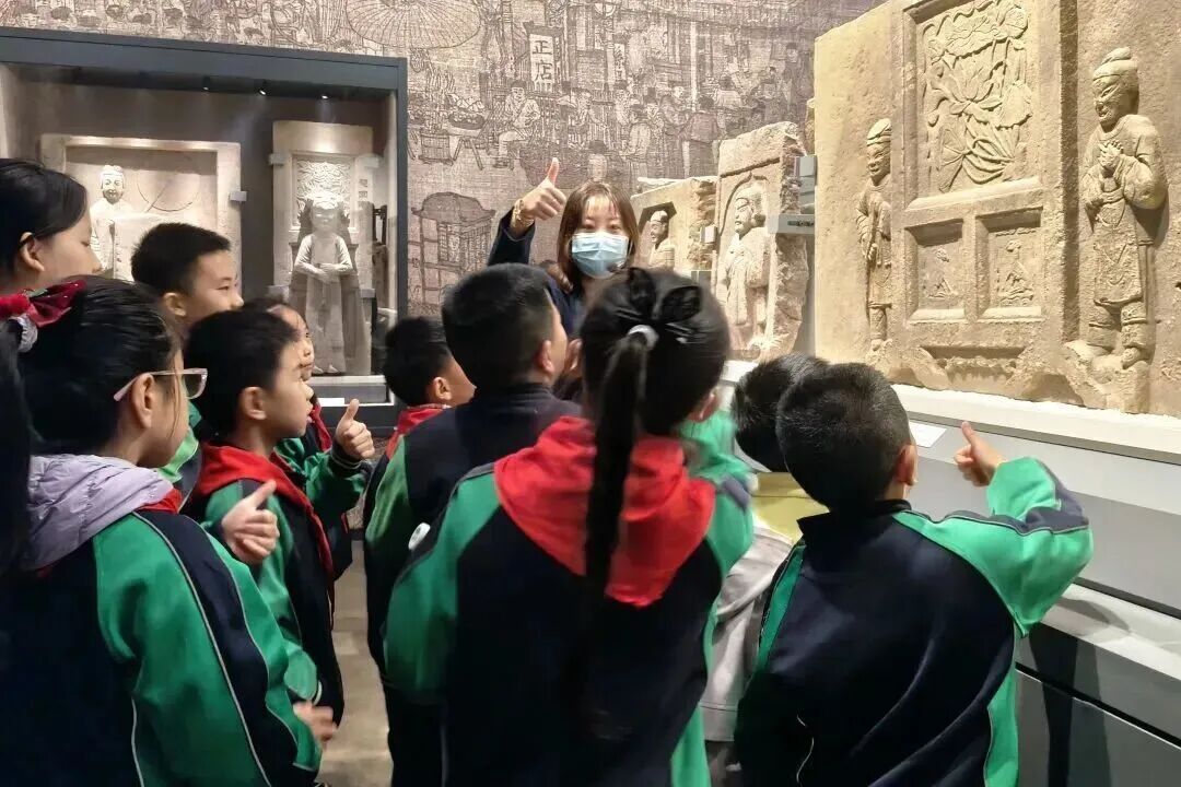 “春秋假”写入报告，别让家长“请假”