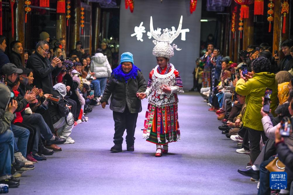 贵州凯里：“村T”舞台秀民族服饰之美