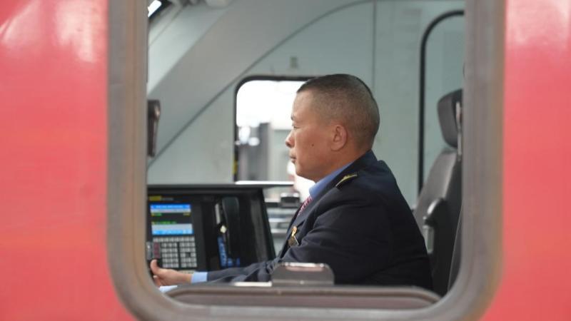 “慢火车”司机的最后一份春运答卷 “慢火车”司机的最后一份春运答卷