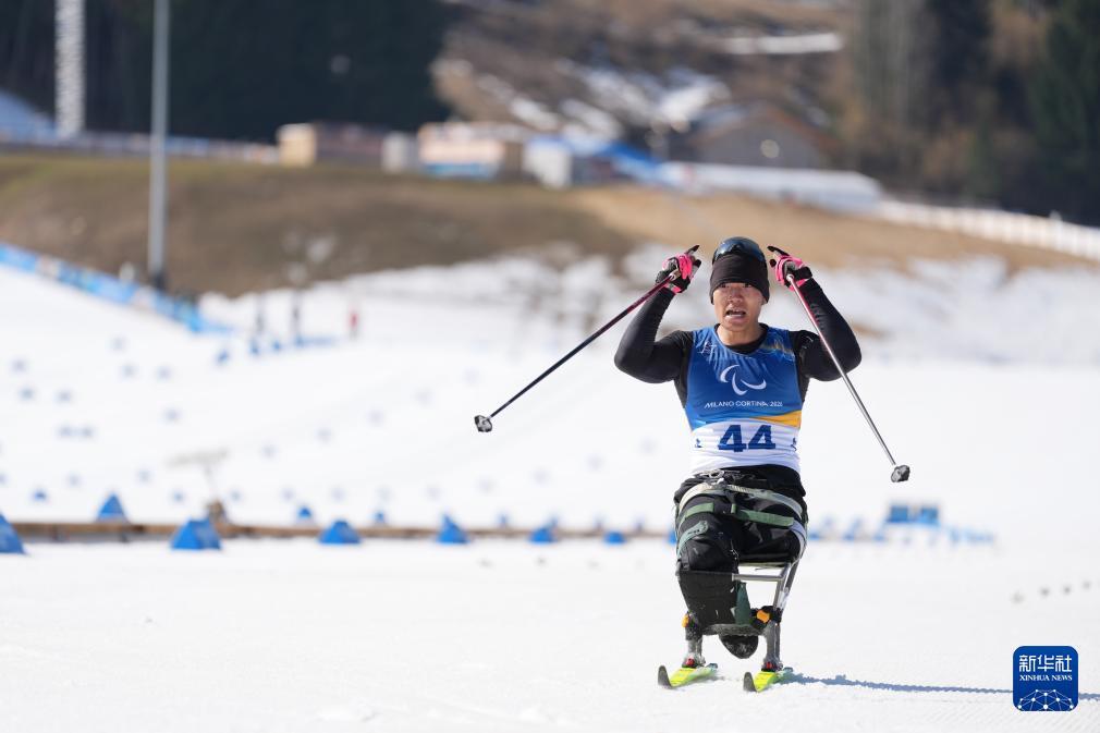 冬残奥会——中国队包揽冬季两项男子中距离（坐姿）冠亚军
