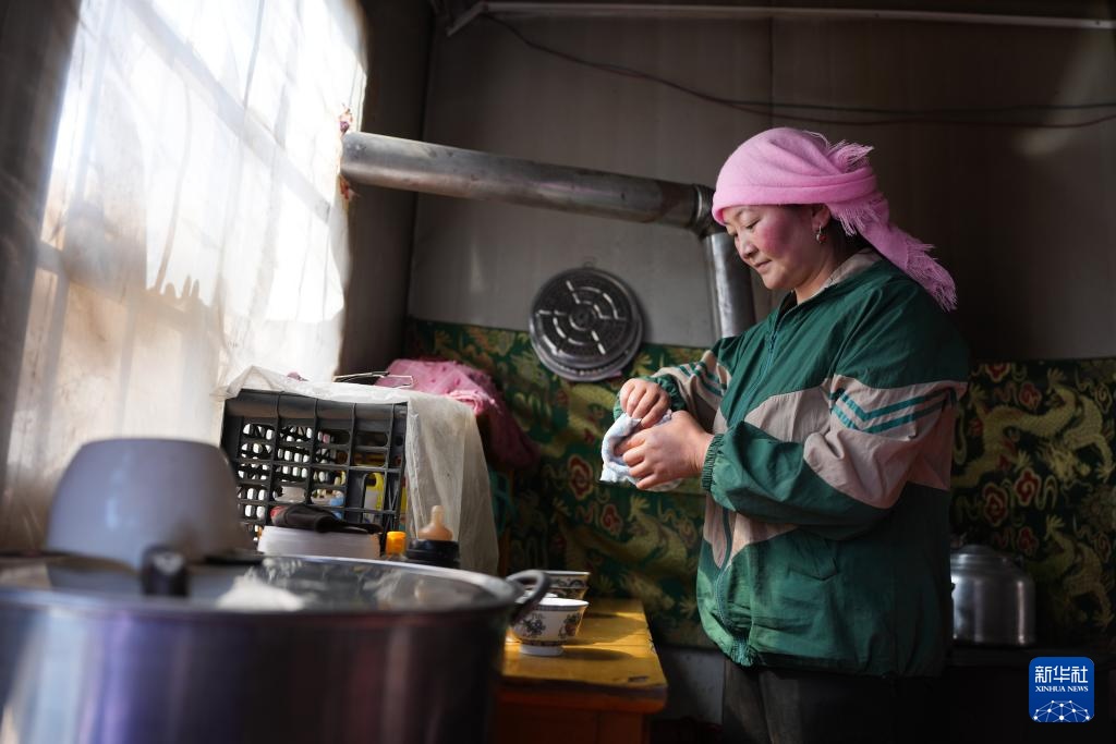 “异地借牧”牧人的春日转场