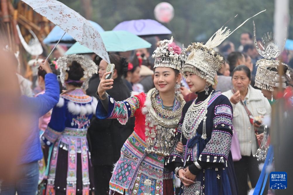 可爱的乡村——春满坡会