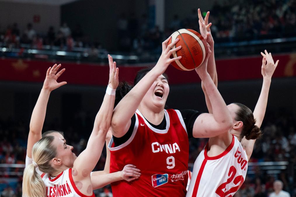 中国女篮热身赛战胜捷克队