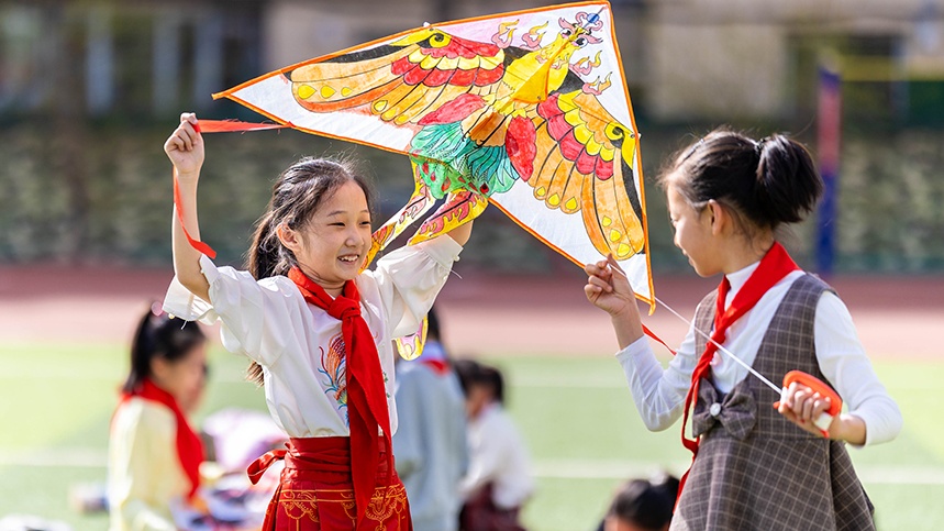 “春秋假”写入报告，别让家长“请假”