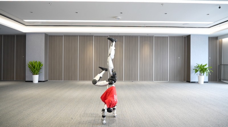 机器人“托马斯全旋”！北京通用人工智能研究院发布首个人形机器人通用运动框架