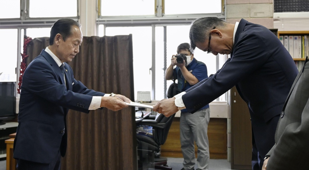 美军直升机紧急降落日本冲绳县一棒球场 当地官员提出书面抗议