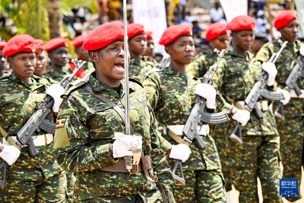 乌干达：全女性阅兵式庆祝“三八”节