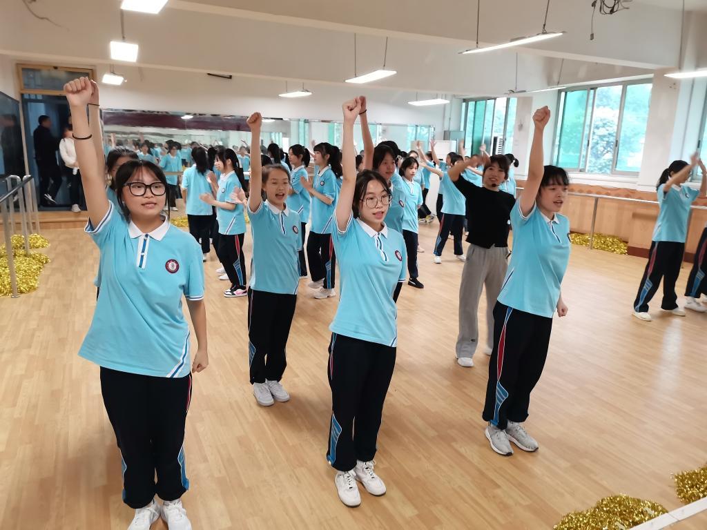 体育课“不放羊”!这所高中让“健康第一”玩出新花样 体育课“不放羊”!这所高中让“健康第一”玩出新花样