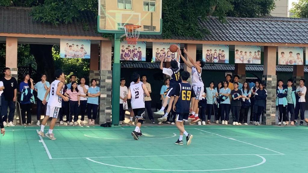 体育课“不放羊”!这所高中让“健康第一”玩出新花样 体育课“不放羊”!这所高中让“健康第一”玩出新花样