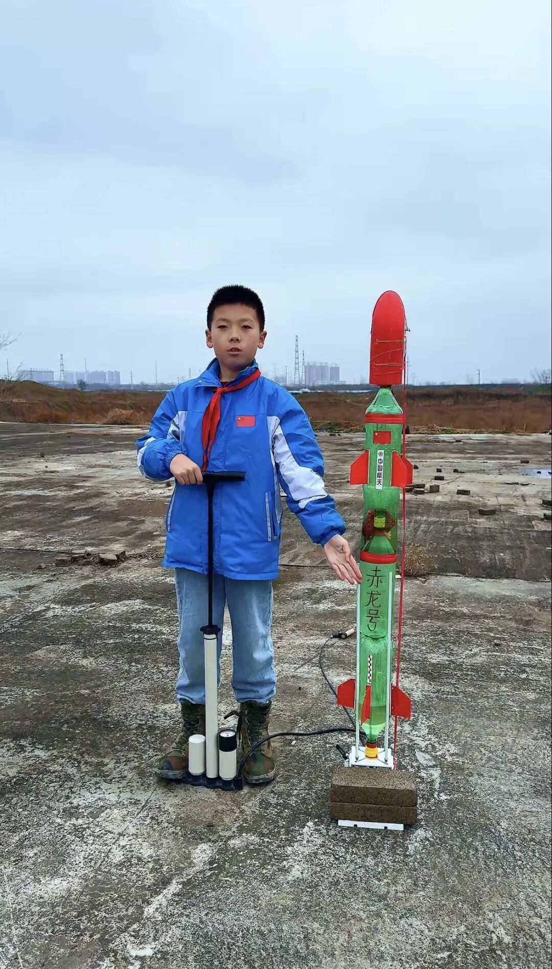 “失败很多次我也要坚持！”11岁男孩用塑料瓶自制水火箭“赤龙号”