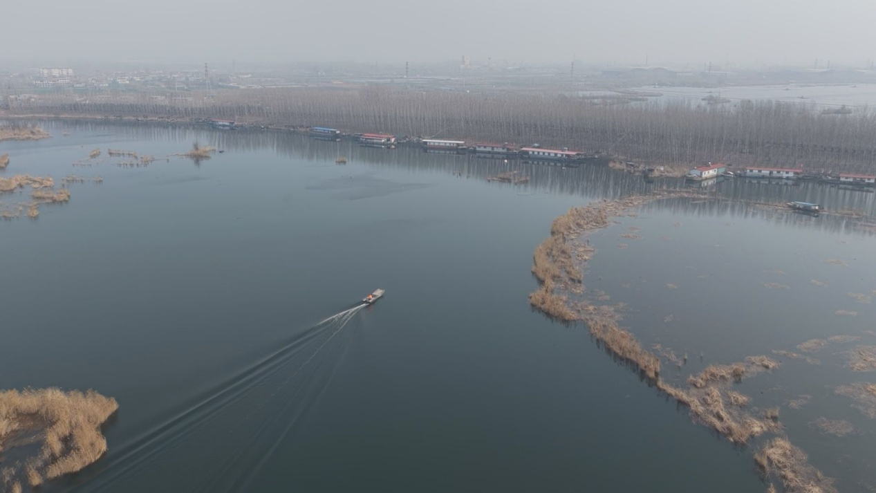 山东济宁:南四湖今日起禁渔 持续百日守护生态 山东济宁:南四湖今日起禁渔 持续百日守护生态