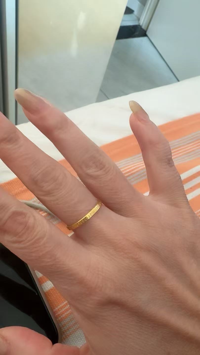 又惊又喜！天津12岁男孩花光压岁钱送妈妈金戒指，妈妈：他提前一天问我手指多粗