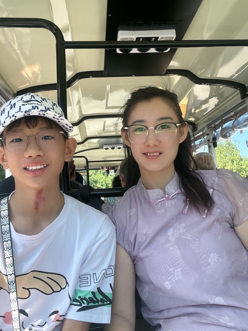 又惊又喜！天津12岁男孩花光压岁钱送妈妈金戒指，妈妈：他提前一天问我手指多粗