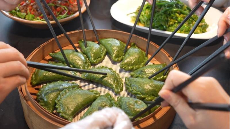 江西赣州：艾草青青 米果飘香