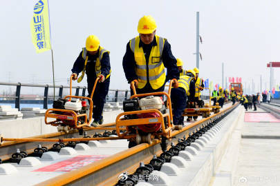 济滨高铁正式进入全线铺轨作业阶段