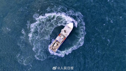 我国首艘集成式大型压裂船交付