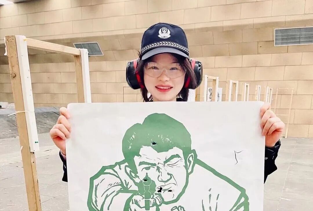 杭州一派出所门口一声异响，民警冲了出去：“别害怕，我们已经联系了救护车……”