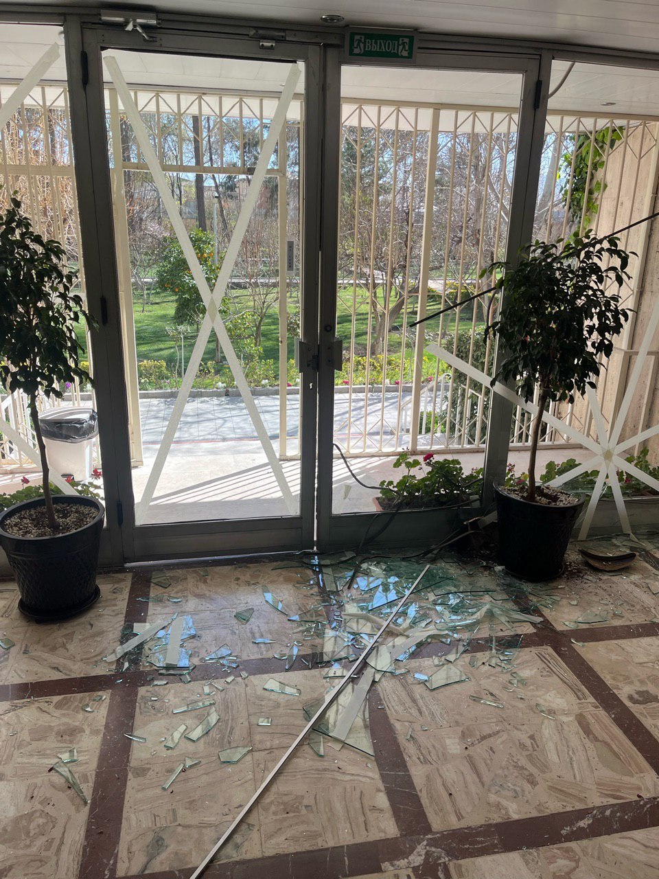 俄罗斯驻伊朗总领馆在袭击中受损 俄方要求保障外交人员安全 俄罗斯驻伊朗总领馆在袭击中受损 俄方要求保障外交人员安全